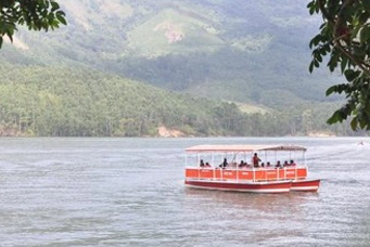Anayirankal Dam Boating